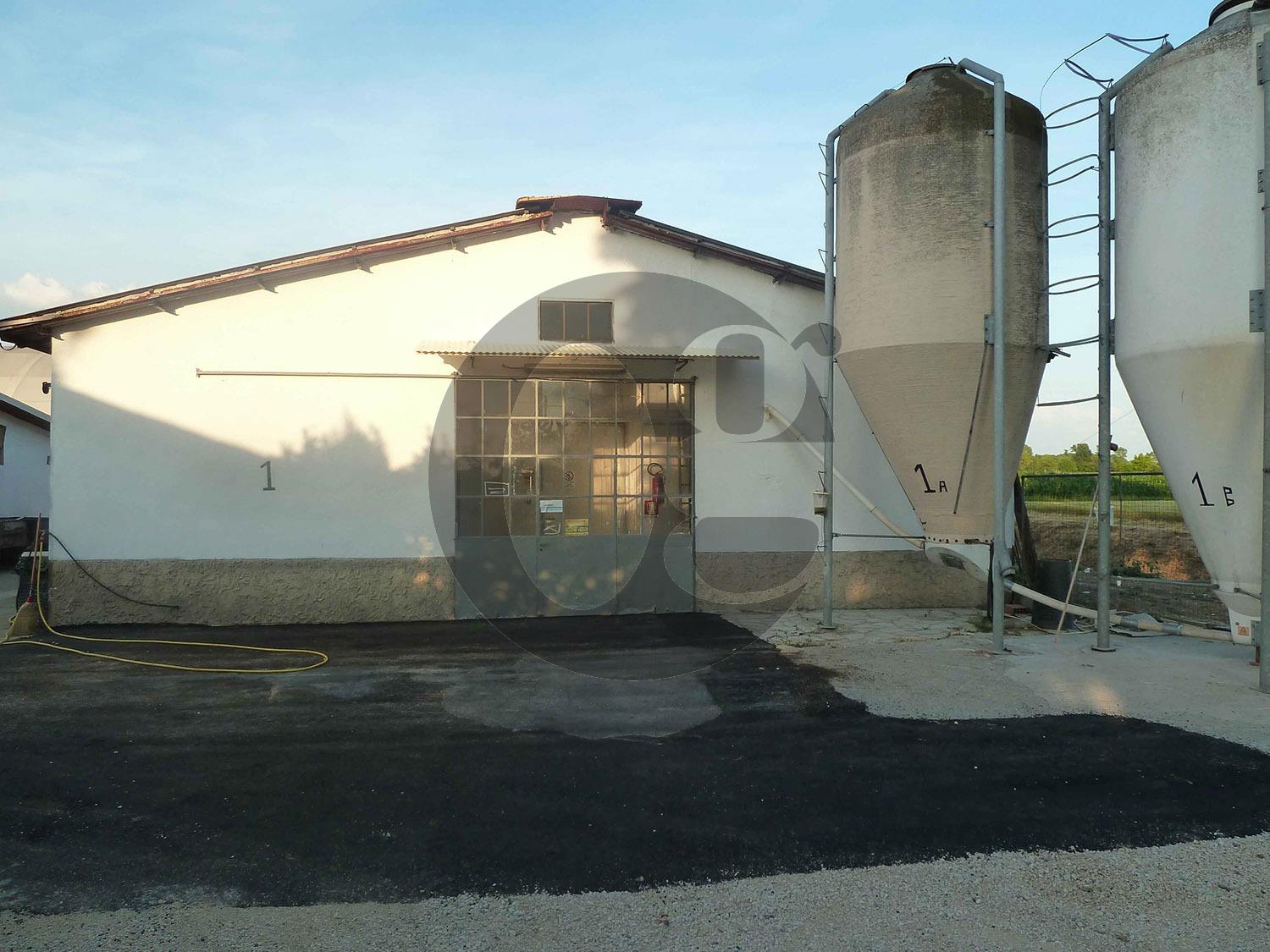 Locale commerciale con box a Cingia de' Botti