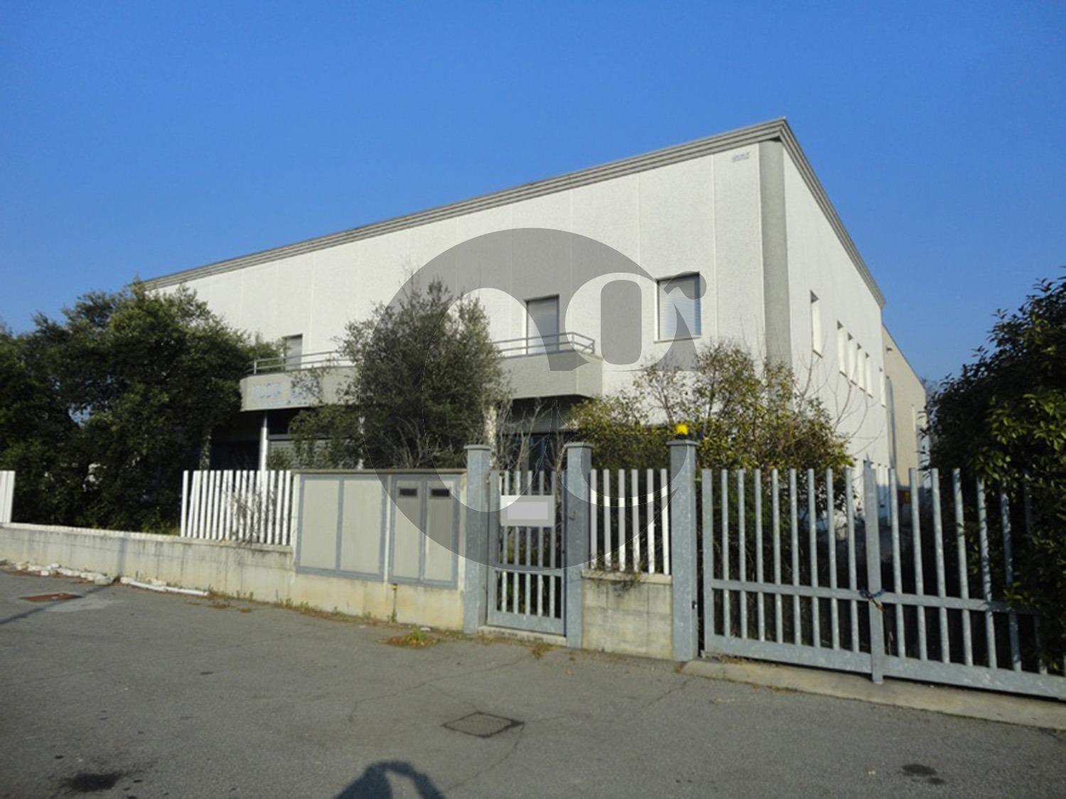 Locale commerciale da ristrutturare a Ghedi