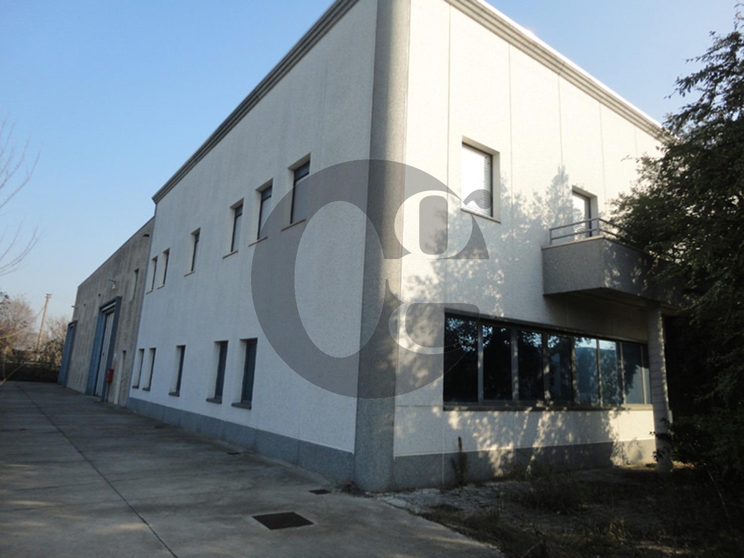 Locale commerciale da ristrutturare a Ghedi