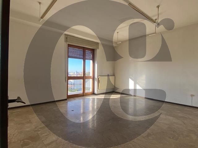 Quadrilocale con box a Brescia