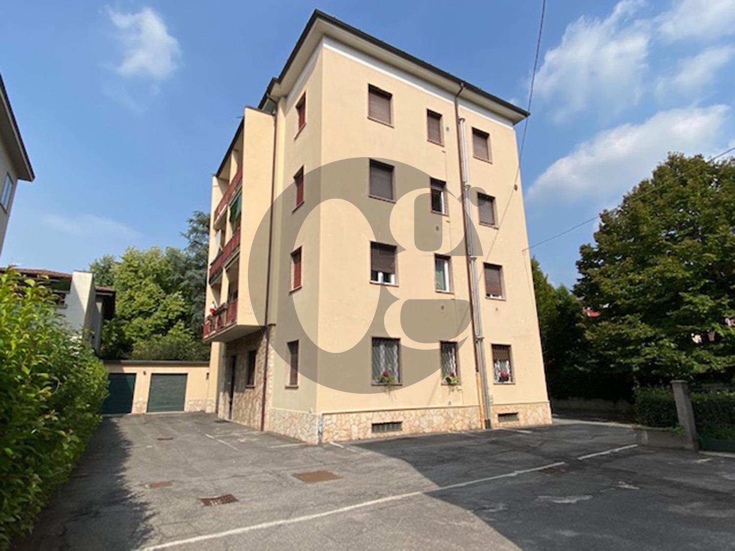 Trilocale con box a Brescia