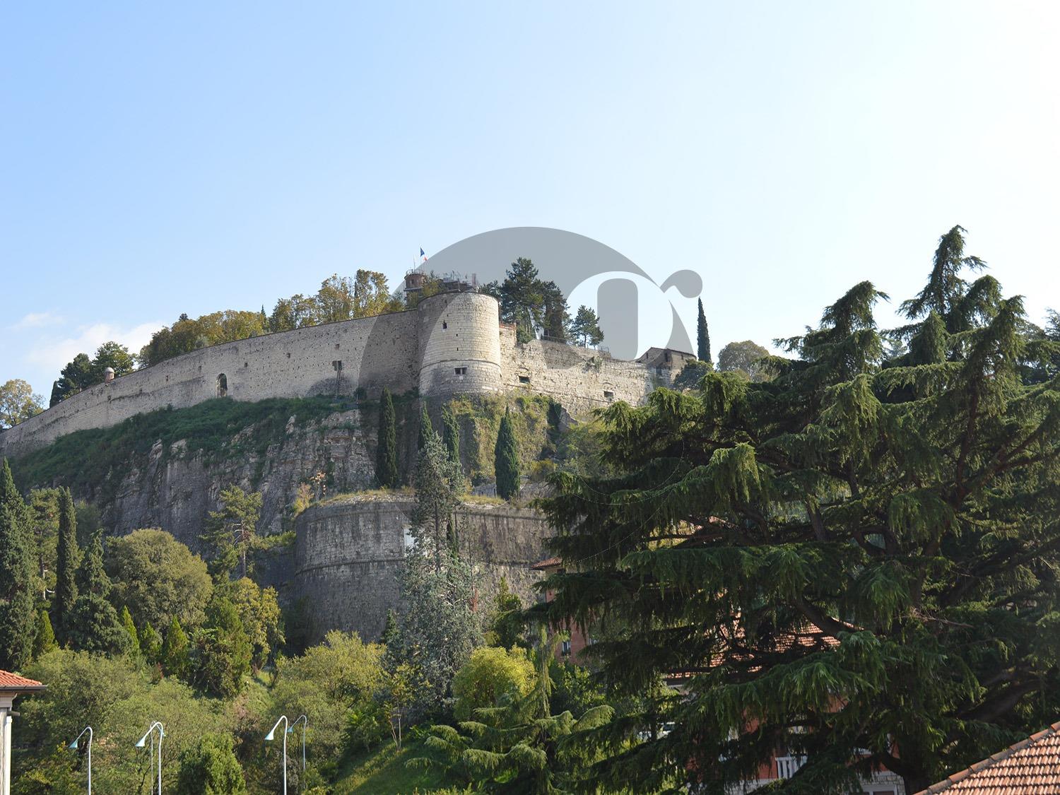 Trilocale con box a Brescia