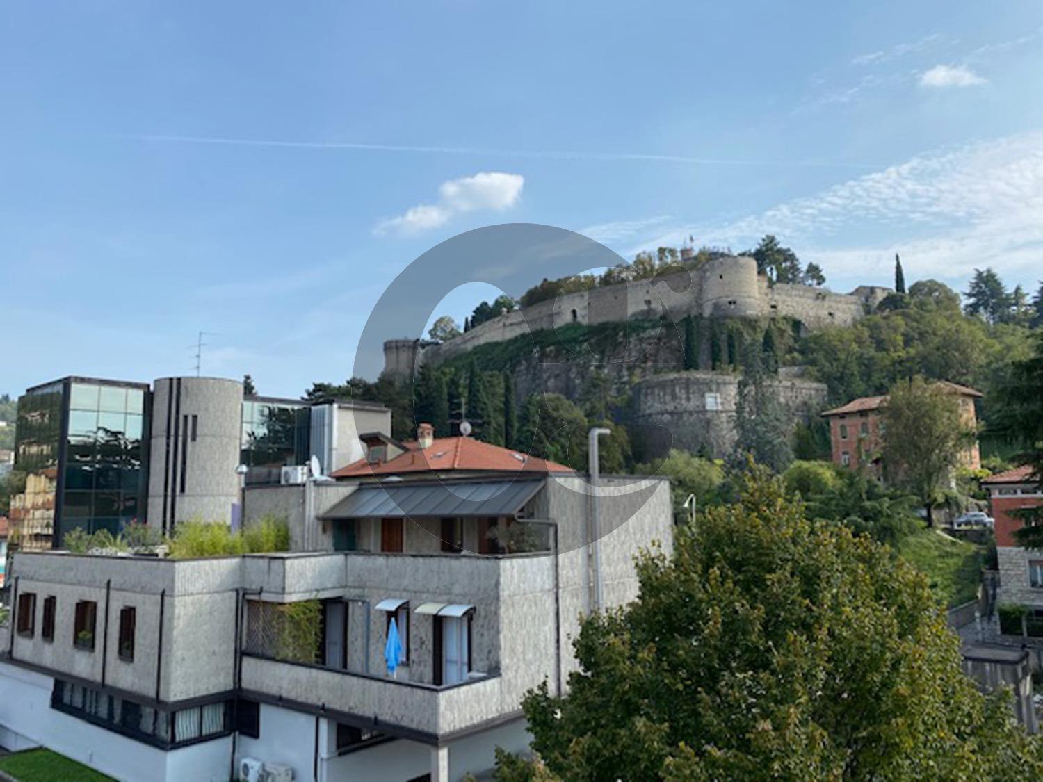 Trilocale con box a Brescia