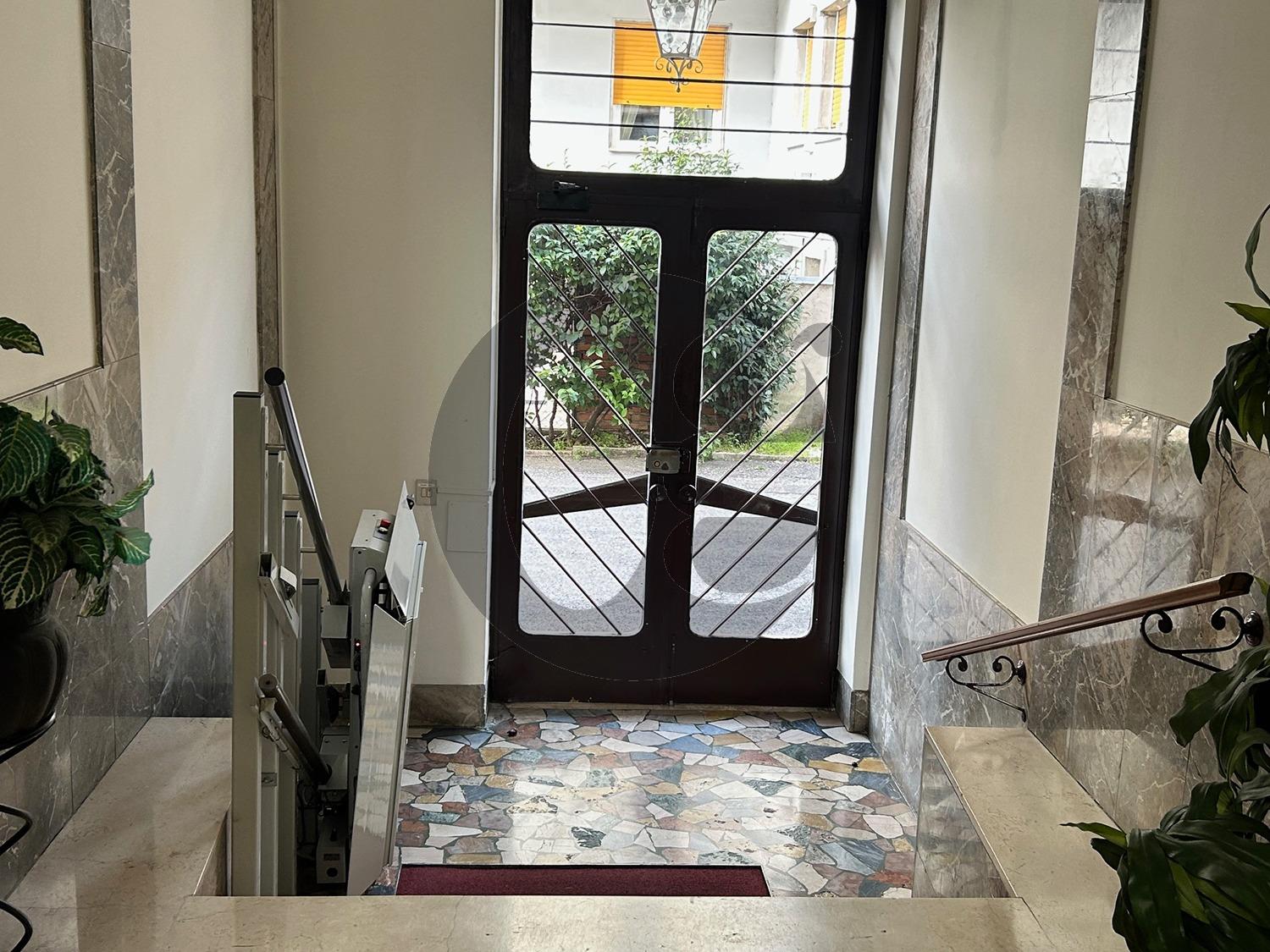 Trilocale con box a Brescia