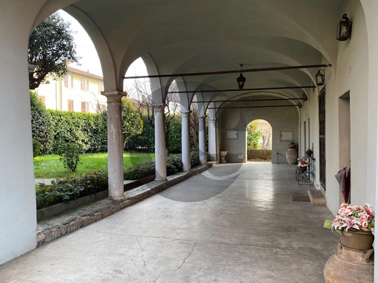 Villa con box a Bagnolo Mella