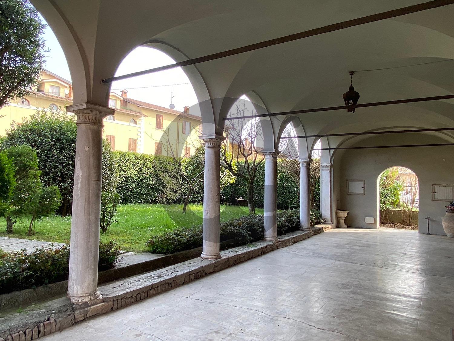 Villa con box a Bagnolo Mella