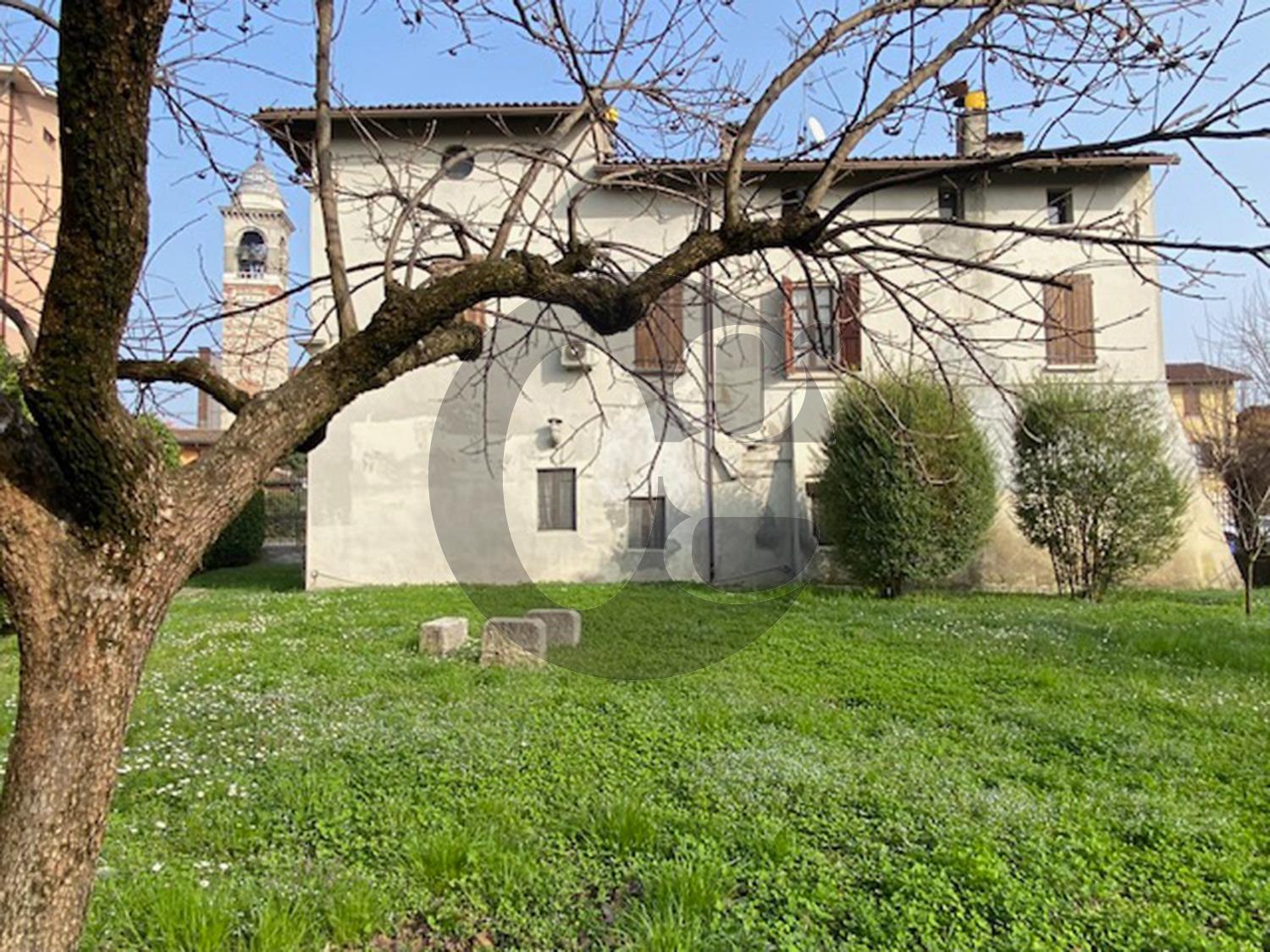 Villa con box a Bagnolo Mella