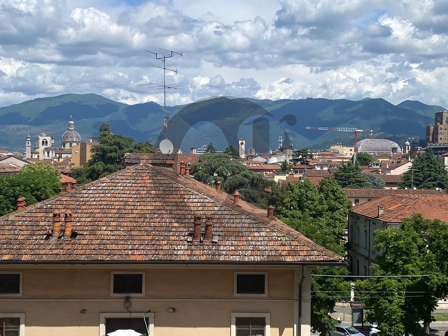 Appartamento con box a Brescia