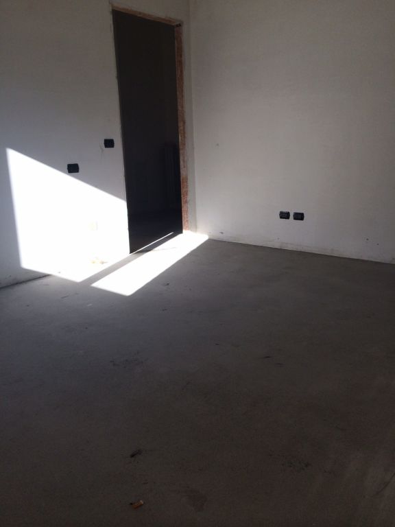 Trilocale con box a Opera