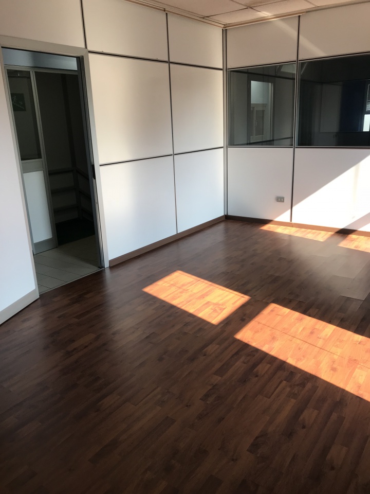 Ufficio ristrutturato in molise, Locate di Triulzi