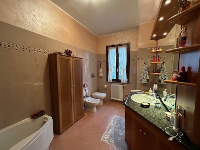 Casa indipendente con giardino in campestre, Roncaro