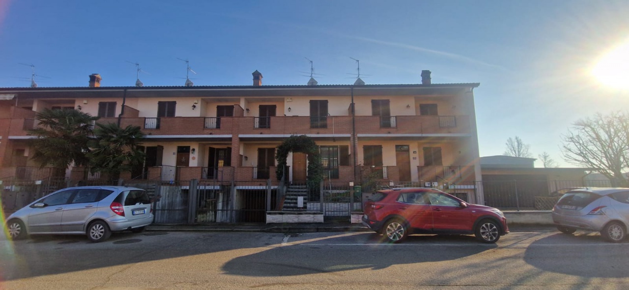 Villa con giardino in garibaldi, Gerenzago