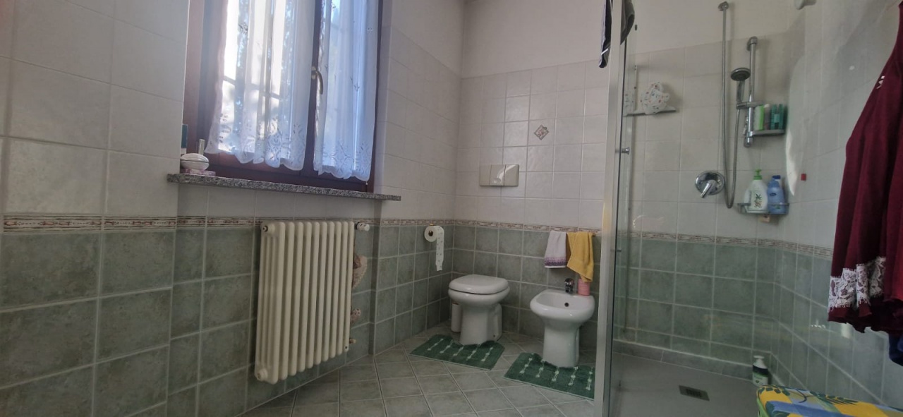 Villa con giardino in garibaldi, Gerenzago