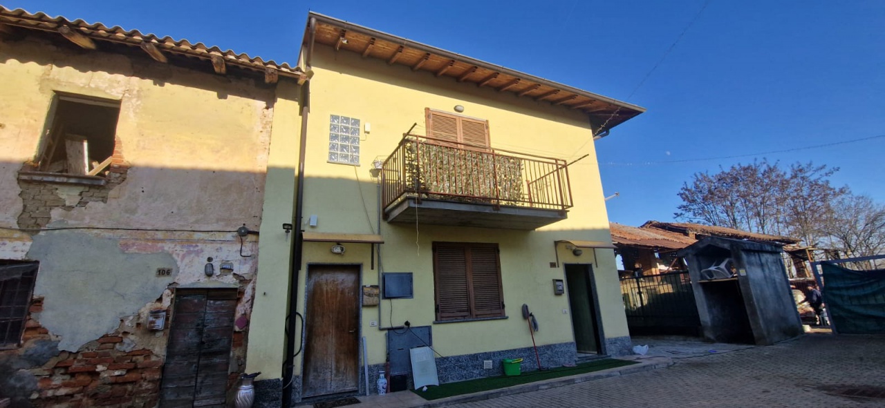 Casa indipendente con box a Cura Carpignano