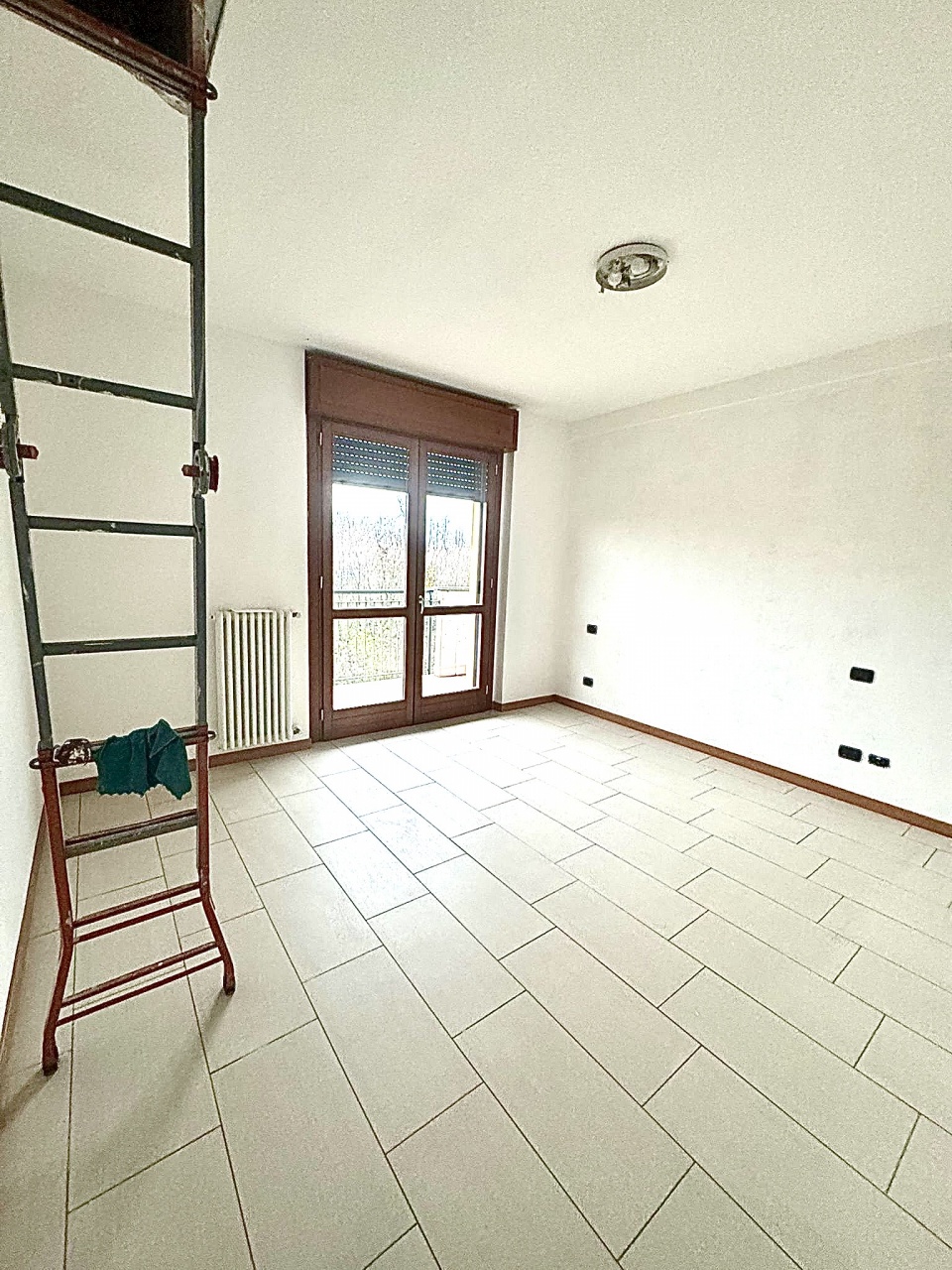 Bilocale con terrazzo in via salvo d'acquisto, Cesano Boscone