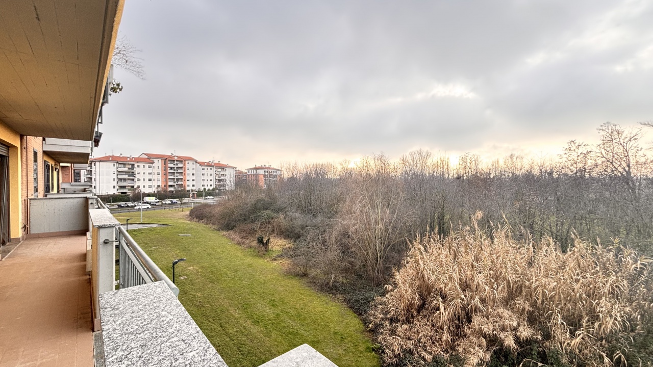 Bilocale con terrazzo in via salvo d'acquisto, Cesano Boscone