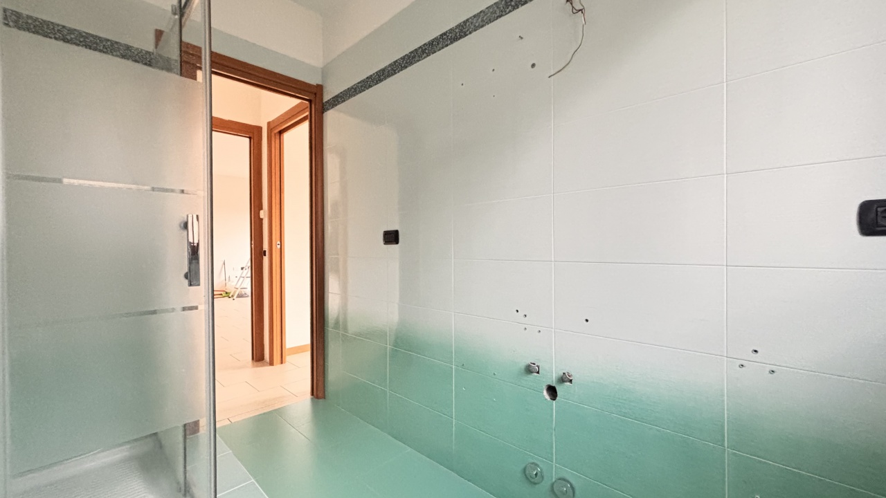 Bilocale con terrazzo in via salvo d'acquisto, Cesano Boscone