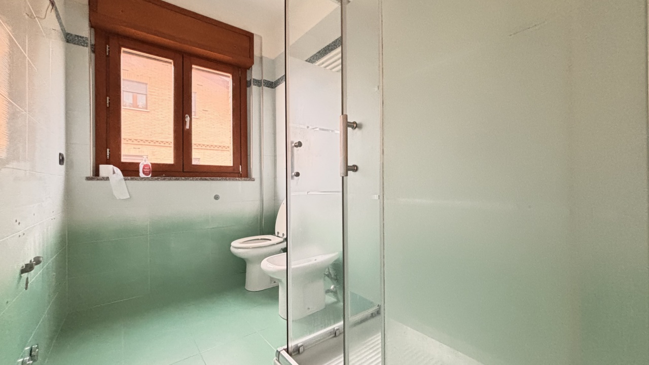 Bilocale con terrazzo in via salvo d'acquisto, Cesano Boscone