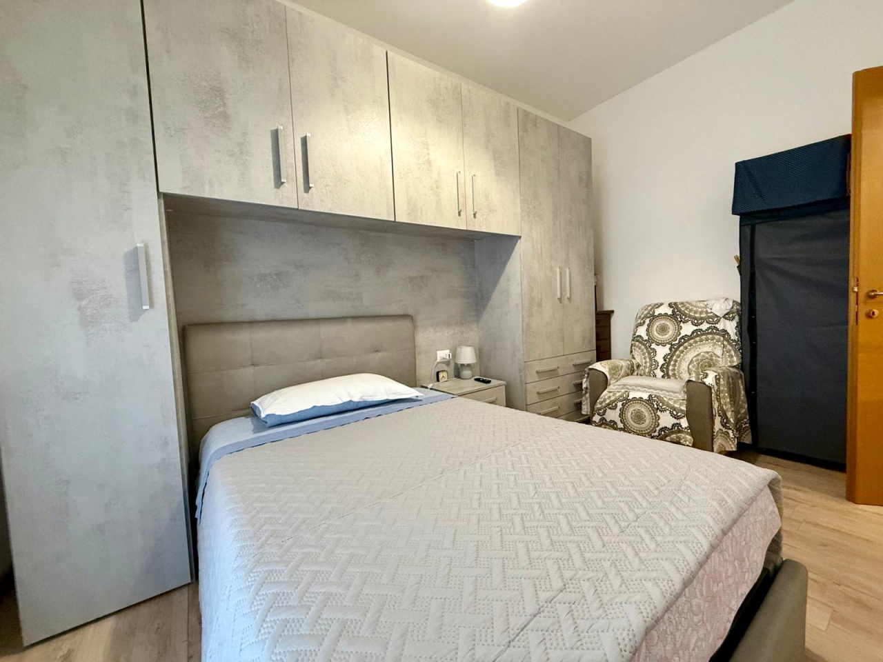 Trilocale con box in diaz, Opera