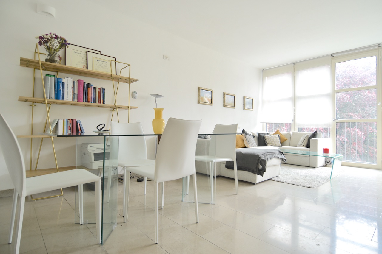 Bilocale con terrazzo in tommaso da cazzaniga, Milano