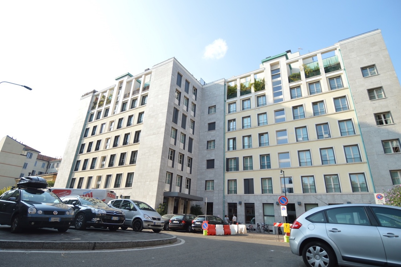 Bilocale con terrazzo in tommaso da cazzaniga, Milano