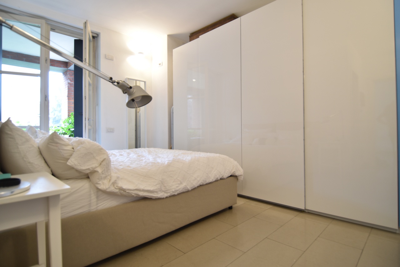 Bilocale con terrazzo in tommaso da cazzaniga, Milano