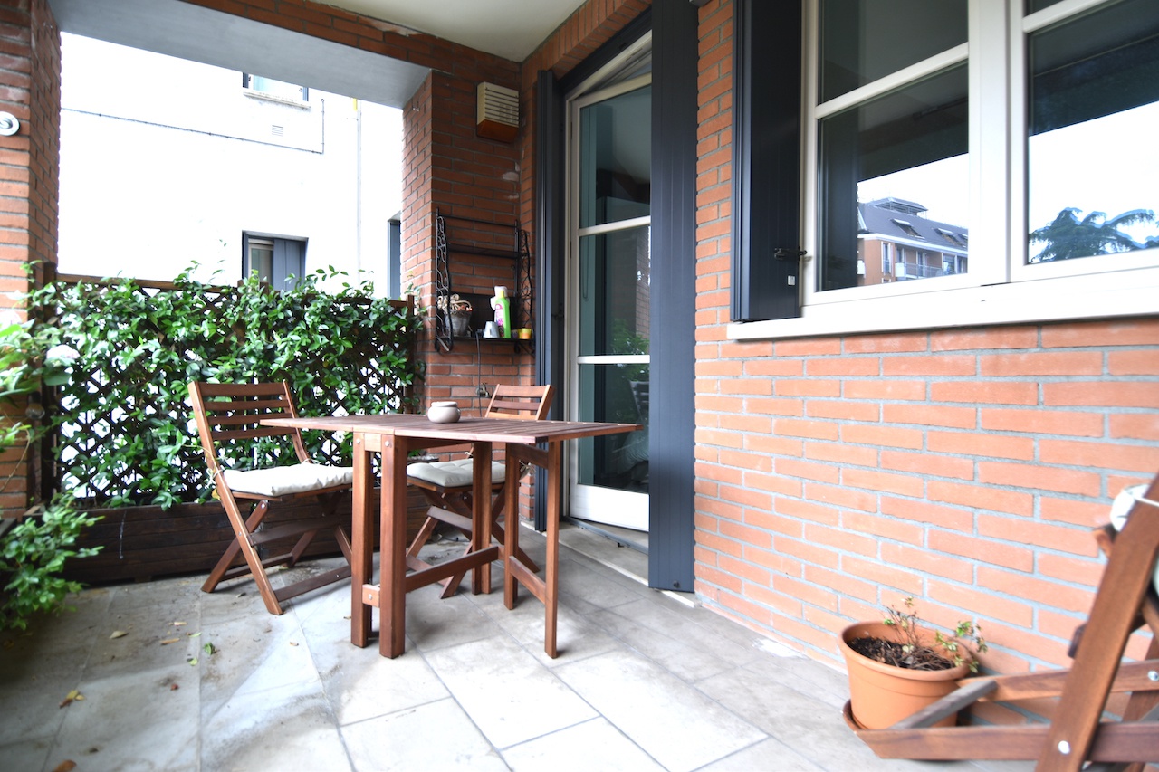 Bilocale con terrazzo in tommaso da cazzaniga, Milano