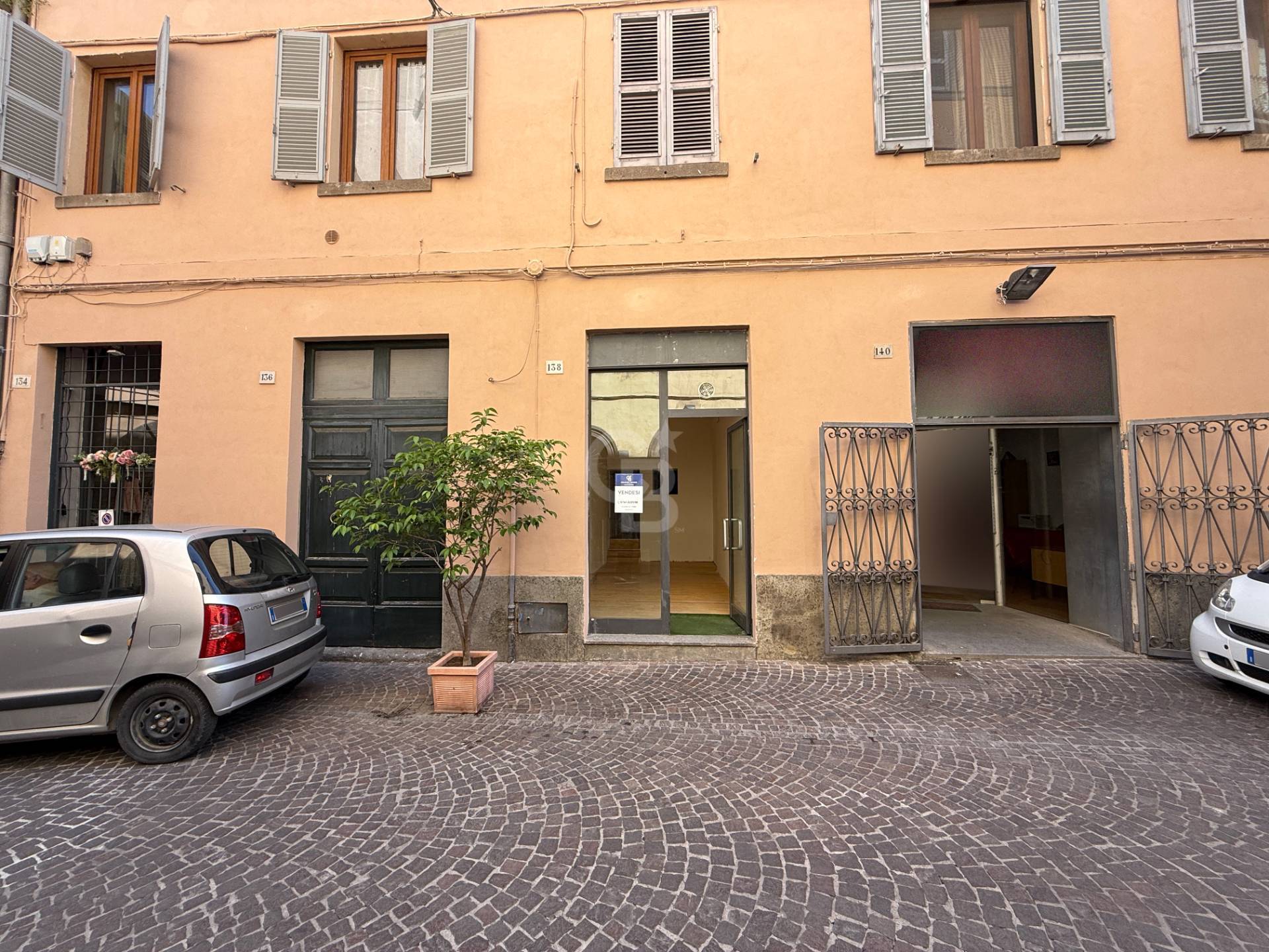 Locale commerciale in vendita a Viterbo, Centro