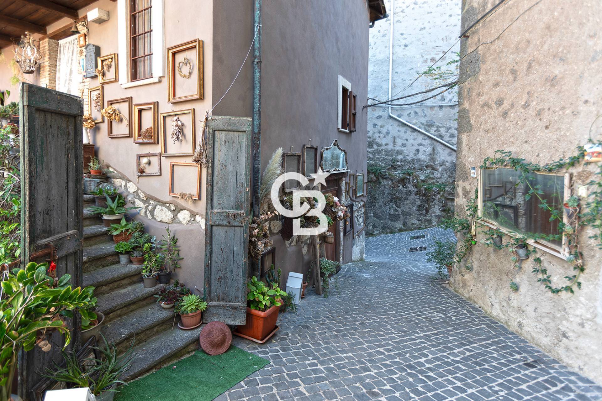 Casa indipendente in vendita a Carbognano, centrale