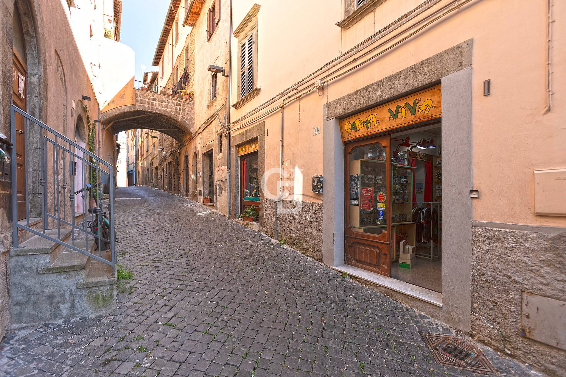 Locale commerciale in affitto a Viterbo, Centro