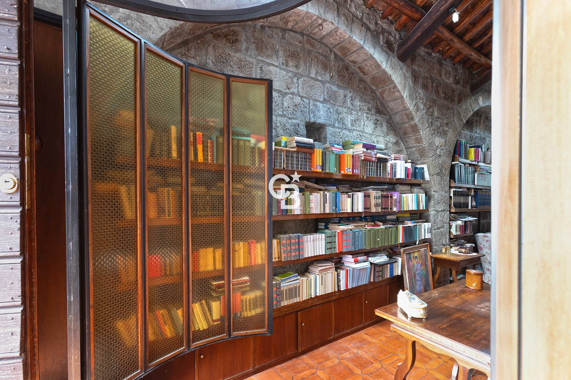 Appartamento indipendente in vendita a Viterbo, Centro