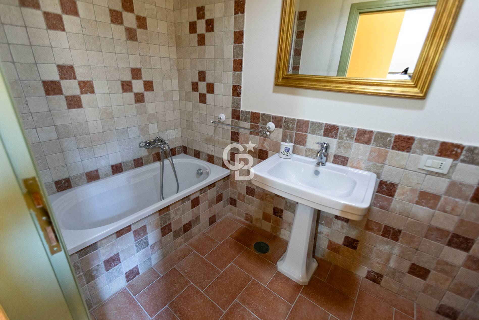 Appartamento indipendente in vendita a Viterbo, Centro