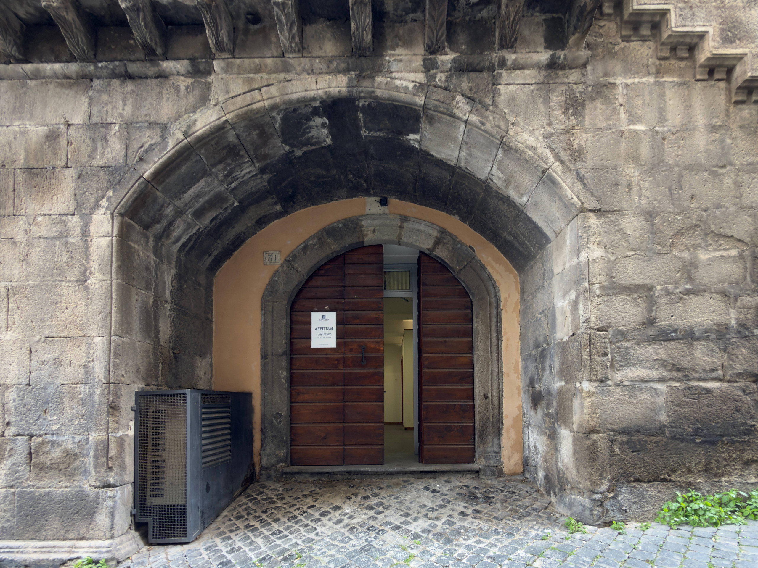 Locale commerciale in affitto a Viterbo, Centro