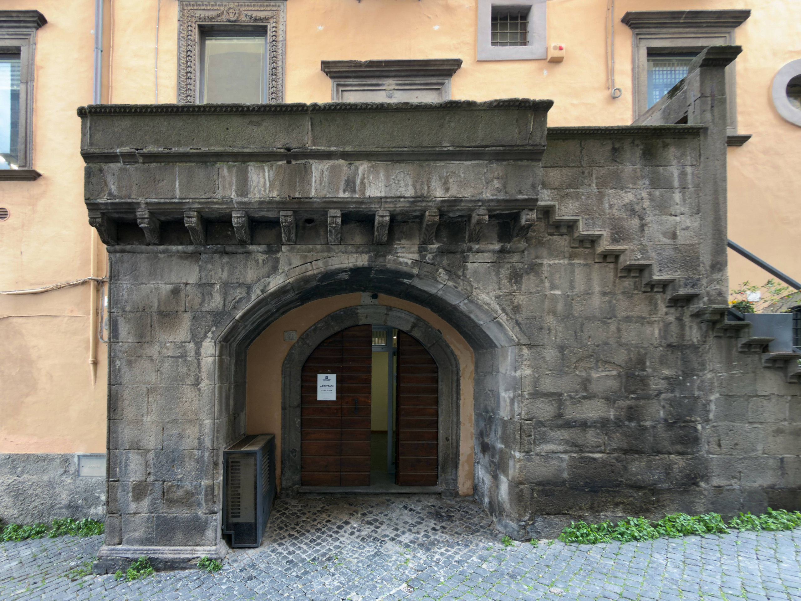 Locale commerciale in affitto a Viterbo, Centro