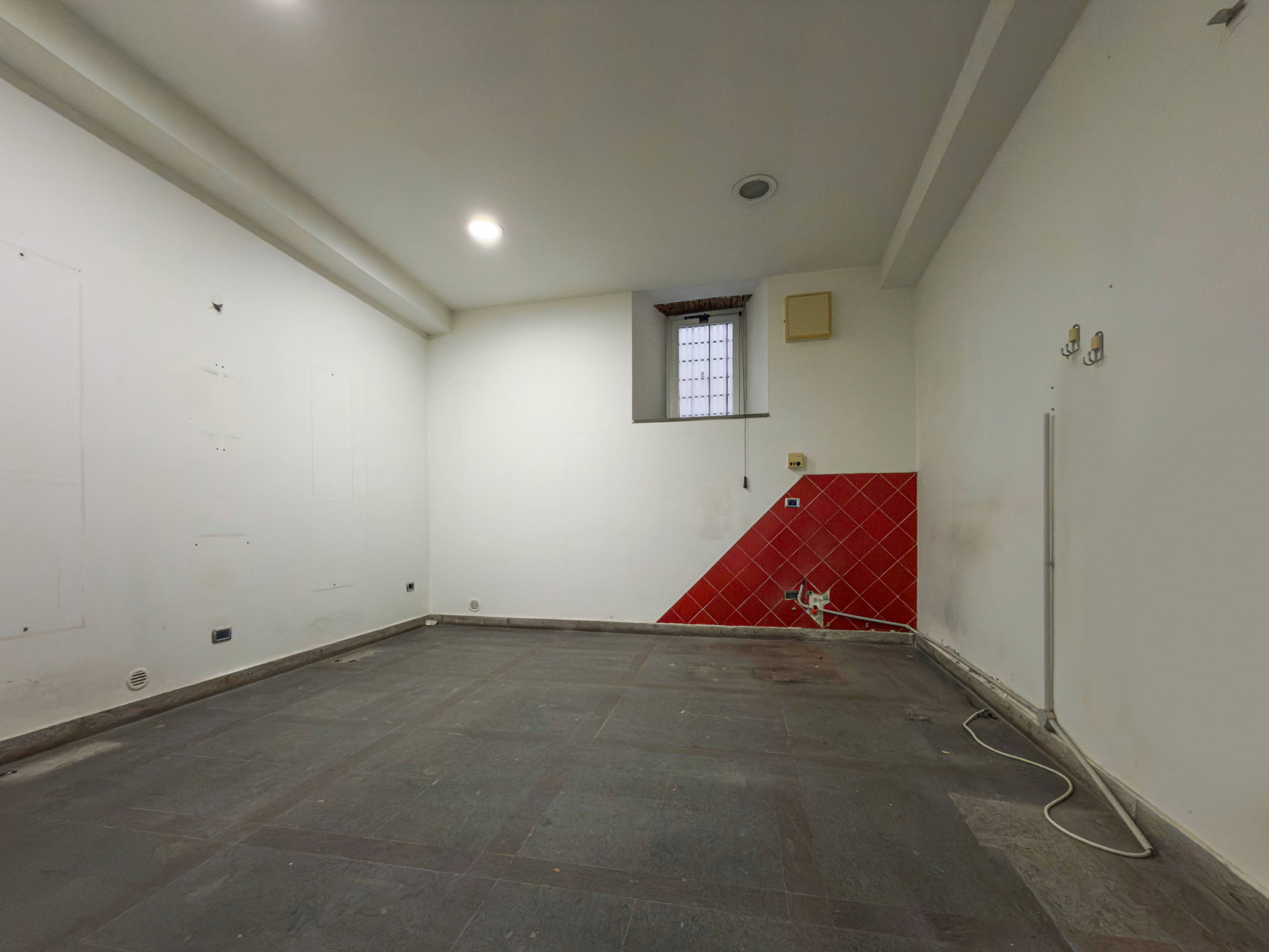 Locale commerciale in affitto a Viterbo, Centro