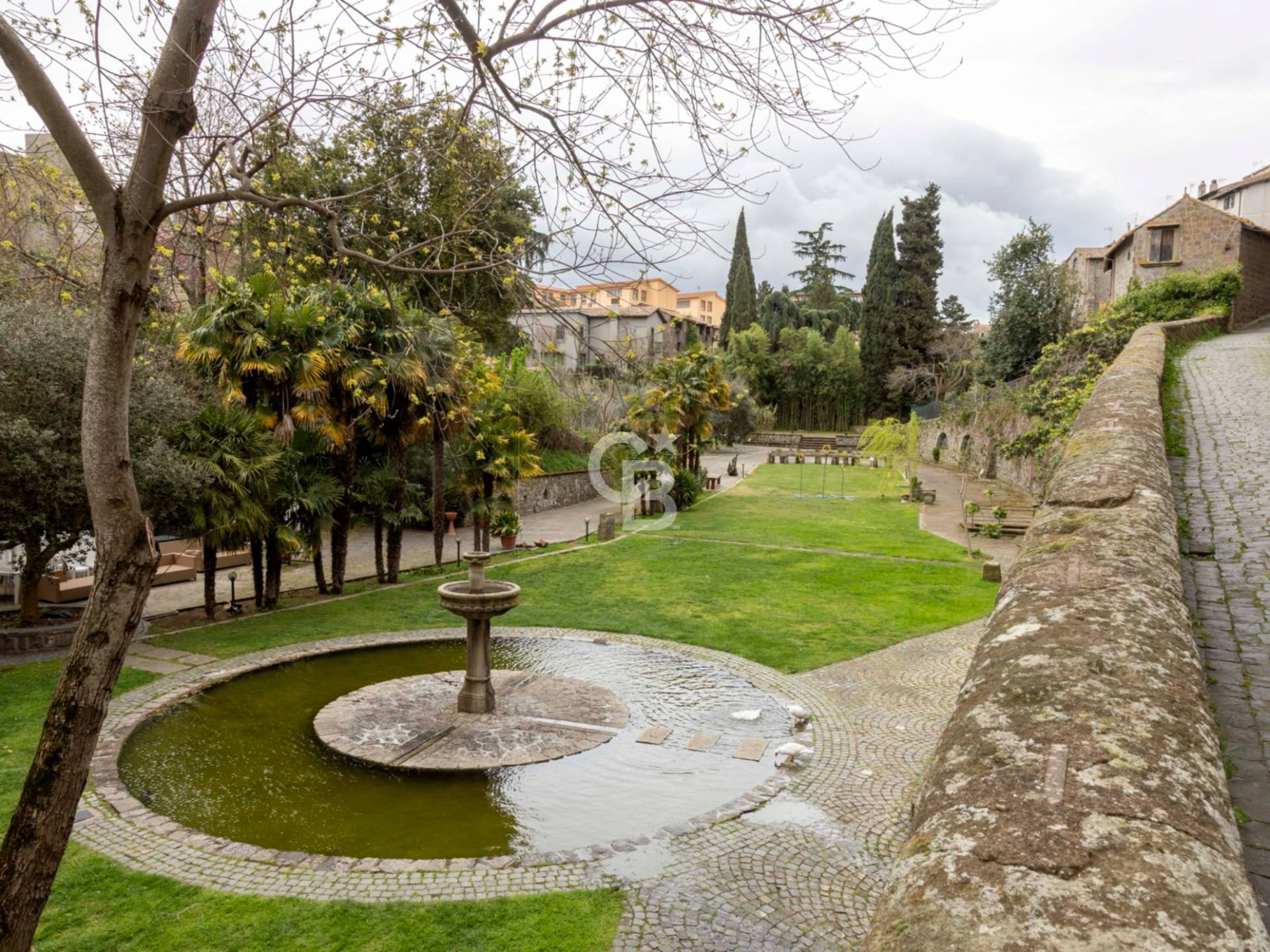 Casa indipendente in vendita a Viterbo, Centro