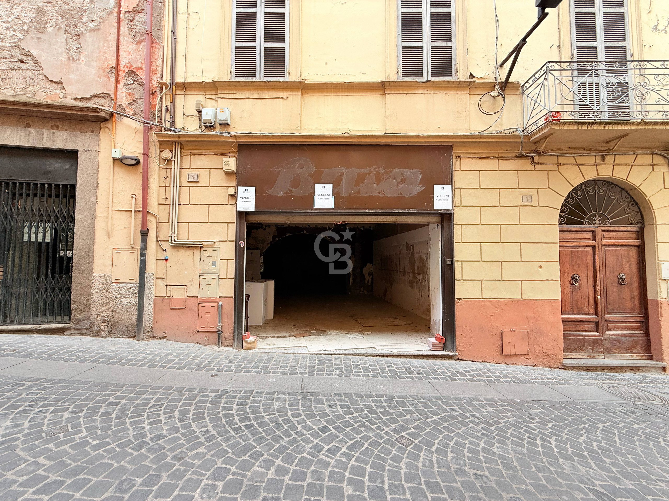 Locale commerciale in vendita a Viterbo, Centro