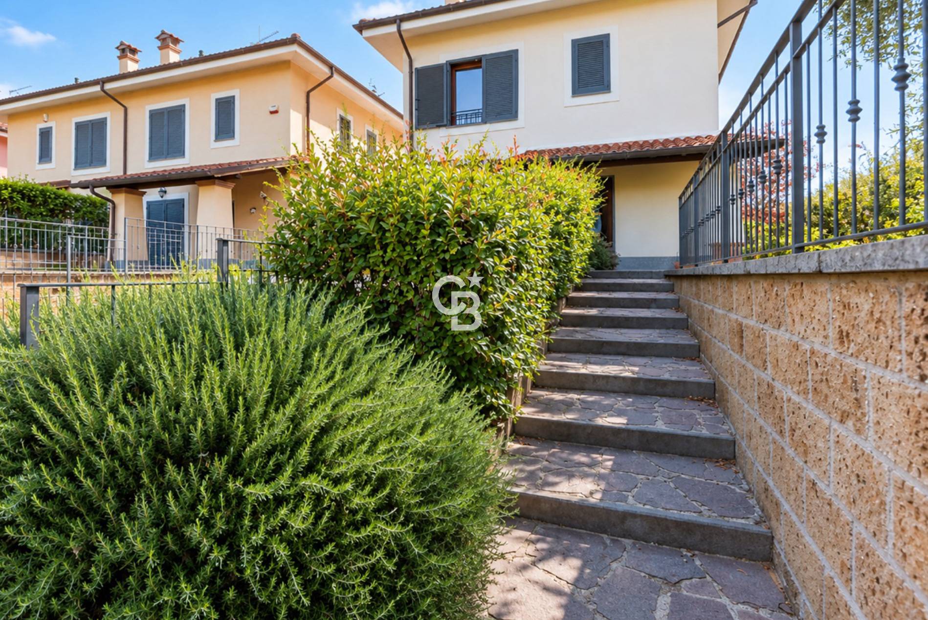 Villa bifamiliare in vendita a Viterbo, La Quercia