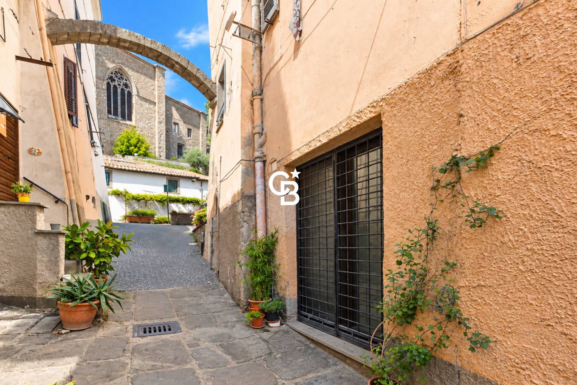 Appartamento indipendente in vendita a Viterbo, Centro