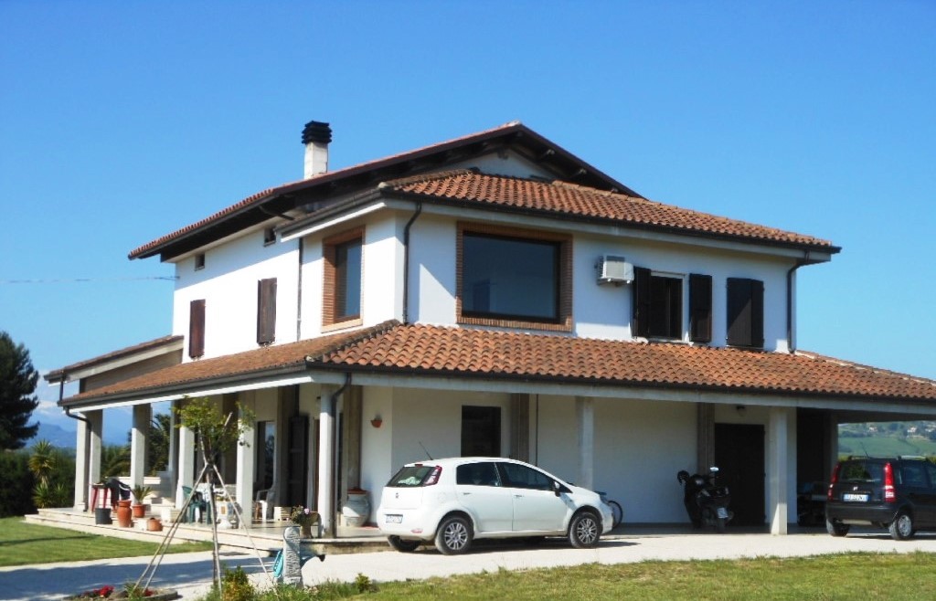 Villa in vendita a Appignano del Tronto