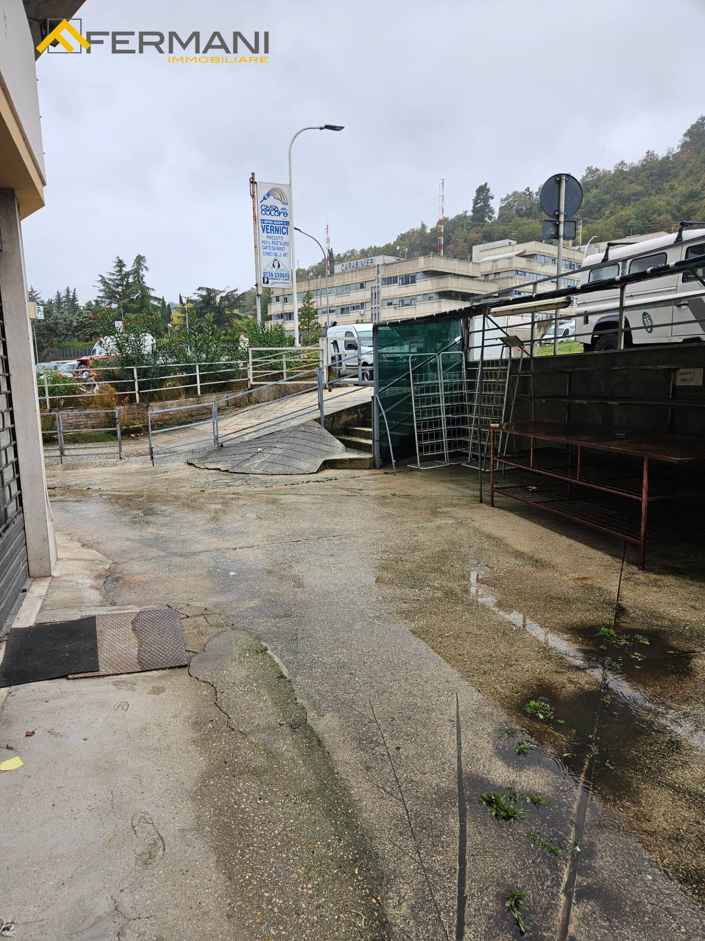 Locale commerciale in affitto a Ascoli Piceno, Borgo Solest