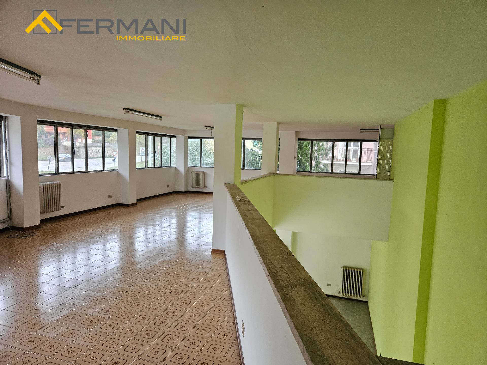 Locale commerciale in affitto a Ascoli Piceno, Borgo Solest