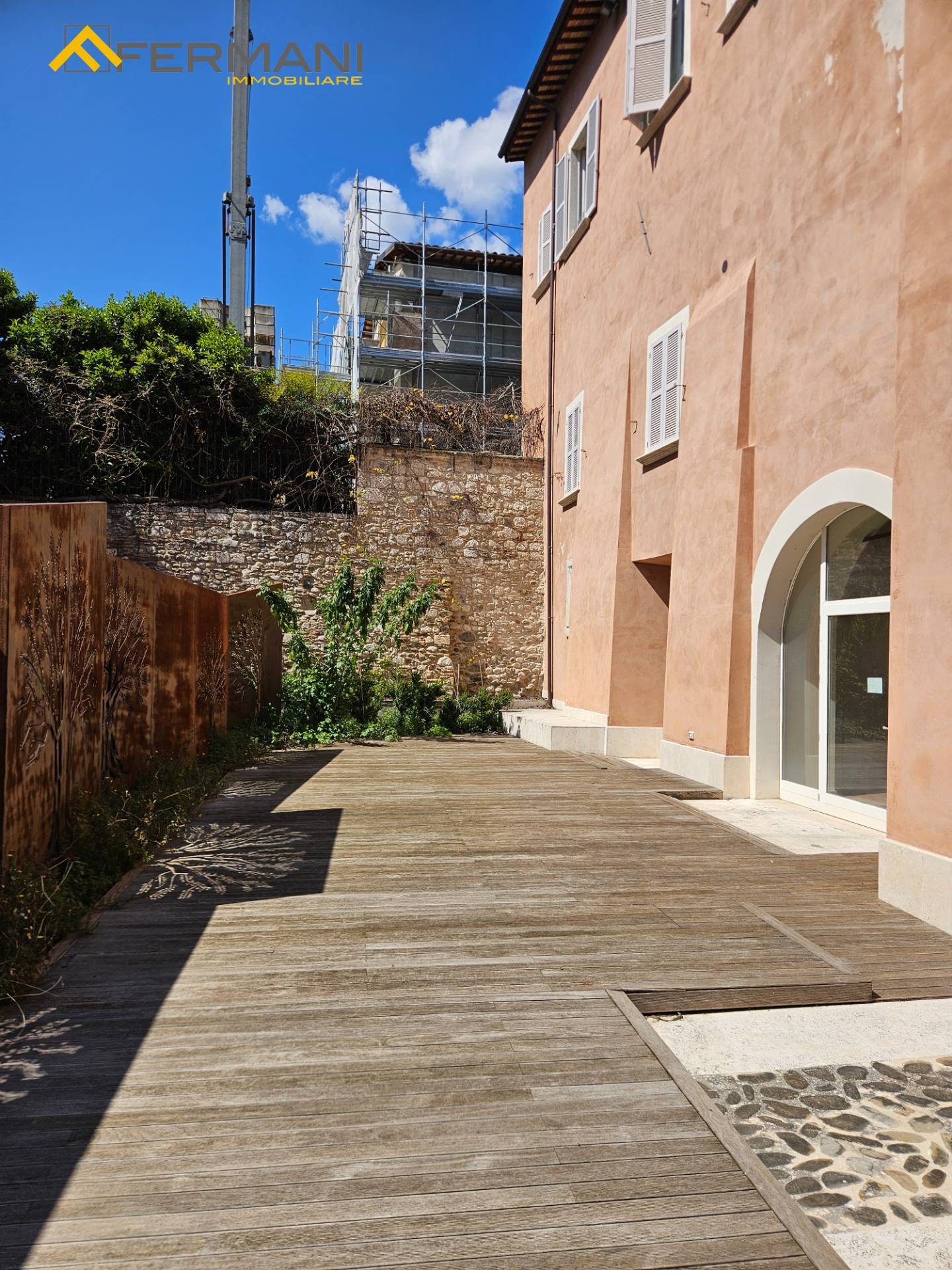 Locale commerciale in affitto a Ascoli Piceno, Centro Storico