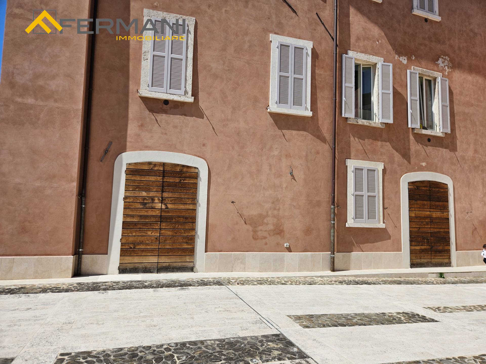 Locale commerciale in affitto a Ascoli Piceno, Centro Storico