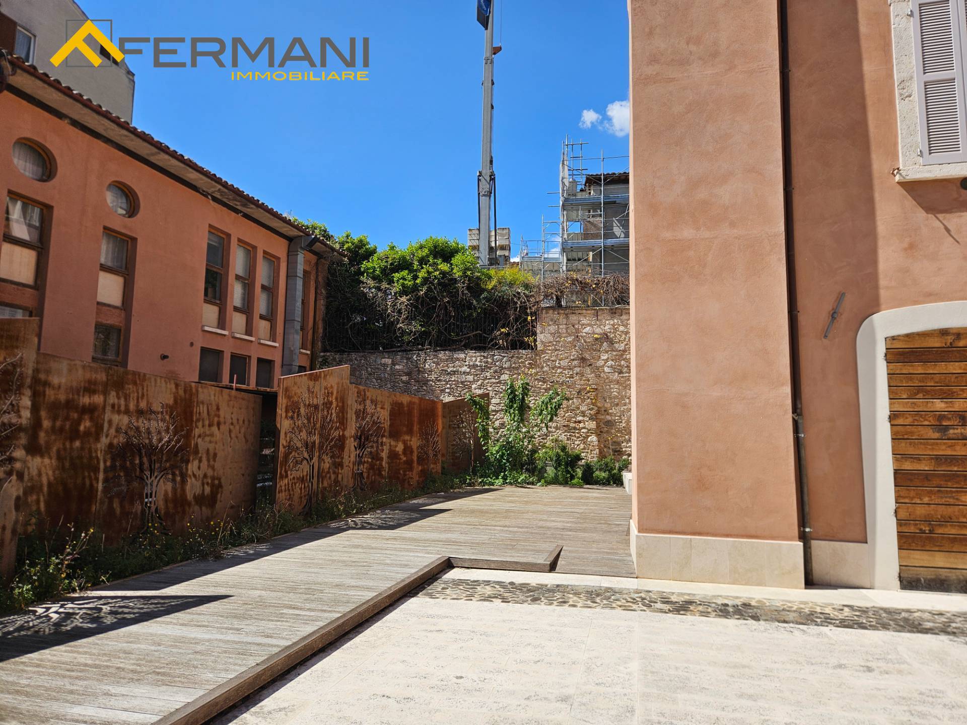 Locale commerciale in affitto a Ascoli Piceno, Centro Storico