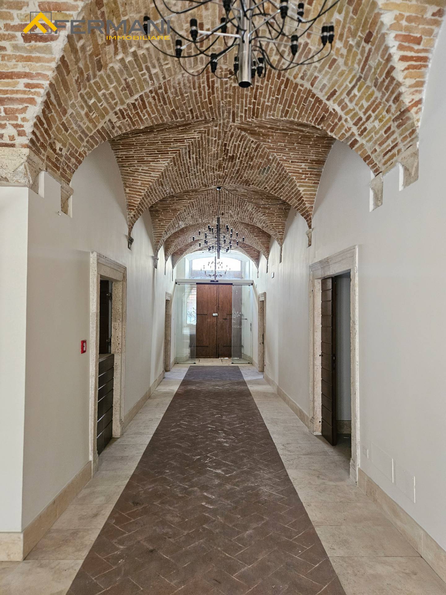 Locale commerciale in affitto a Ascoli Piceno, Centro Storico