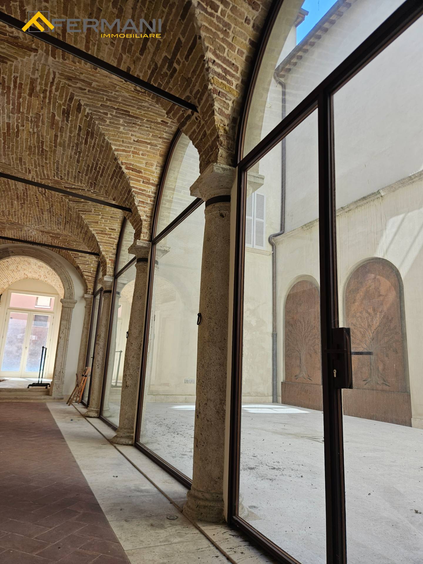 Locale commerciale in affitto a Ascoli Piceno, Centro Storico