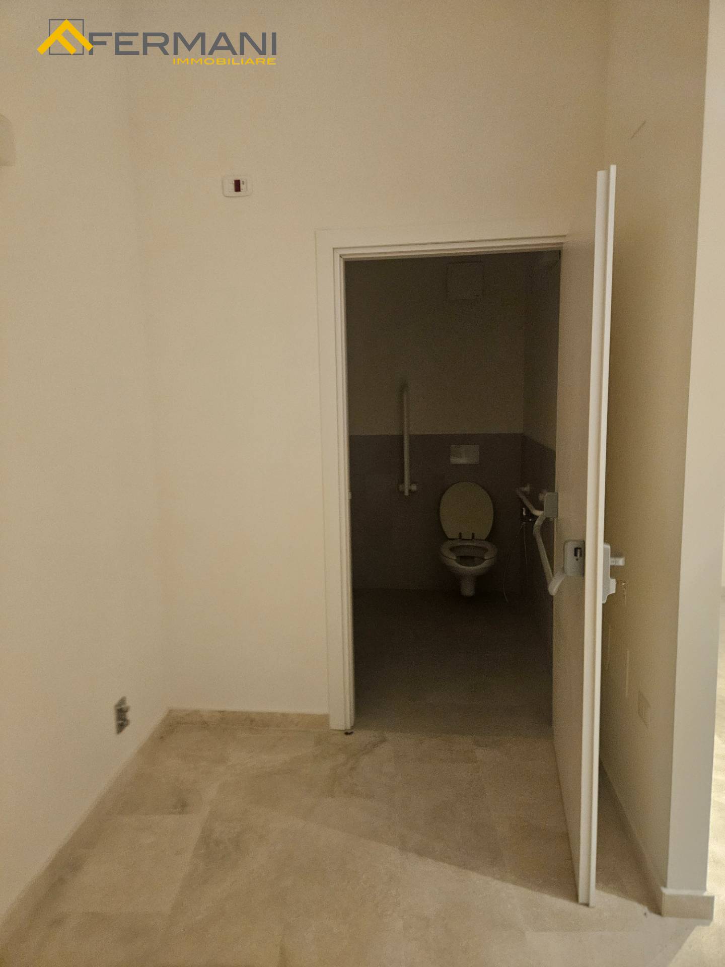 negozio in affitto a Ascoli Piceno, Centro Storico