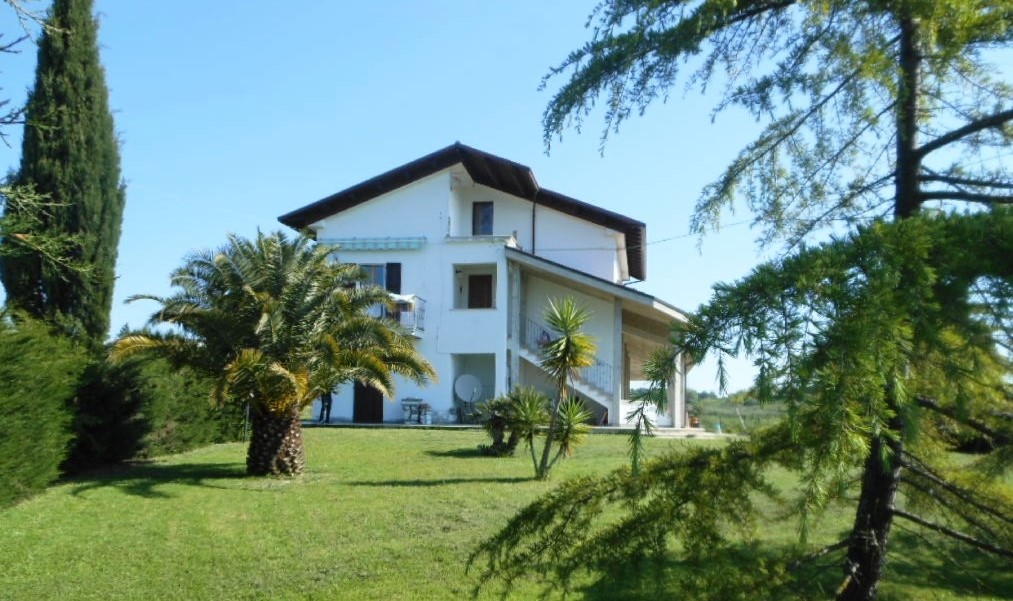 Villa in vendita a Appignano del Tronto