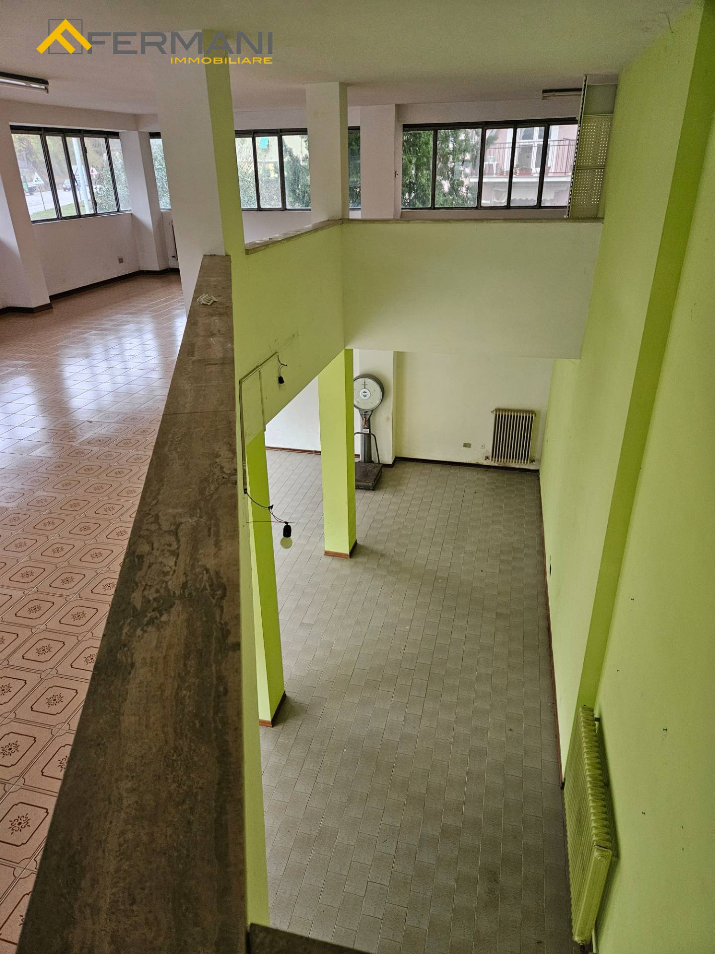 Locale commerciale in affitto a Ascoli Piceno, Borgo Solest